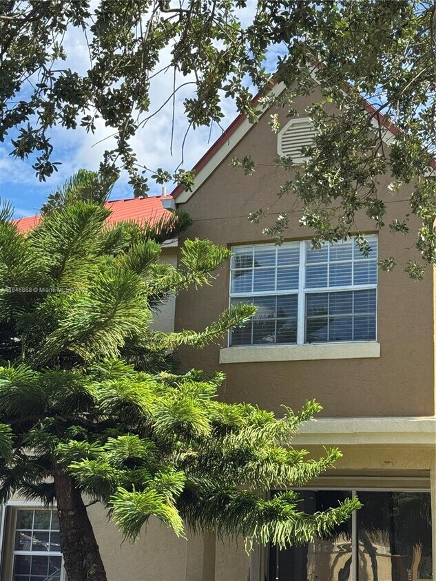 Foto principal - 18346 NW 68th Ave