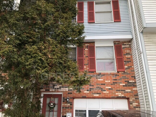 Building Photo - 319 Garden Hill Dr