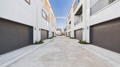 Building Photo - 2415 Harrington St