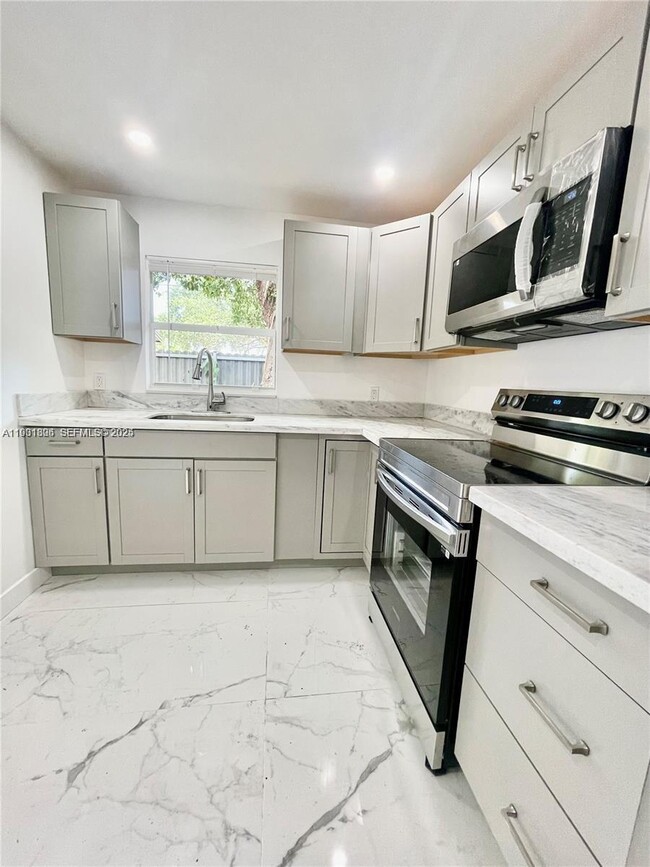 Foto del edificio - 18500 NE 1st Ct