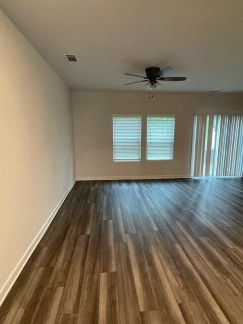 Foto del edificio - Almost new town home available now!