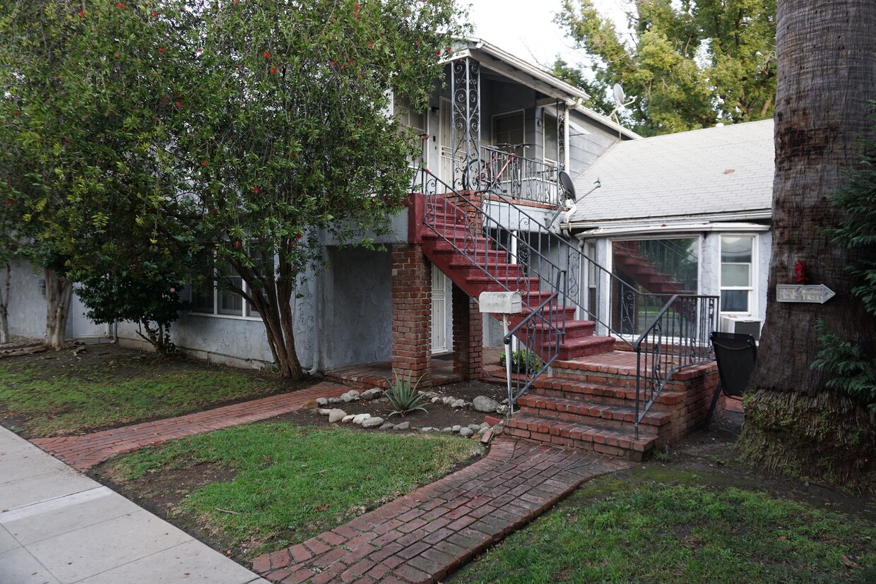 Front - 3029 Riverside Dr