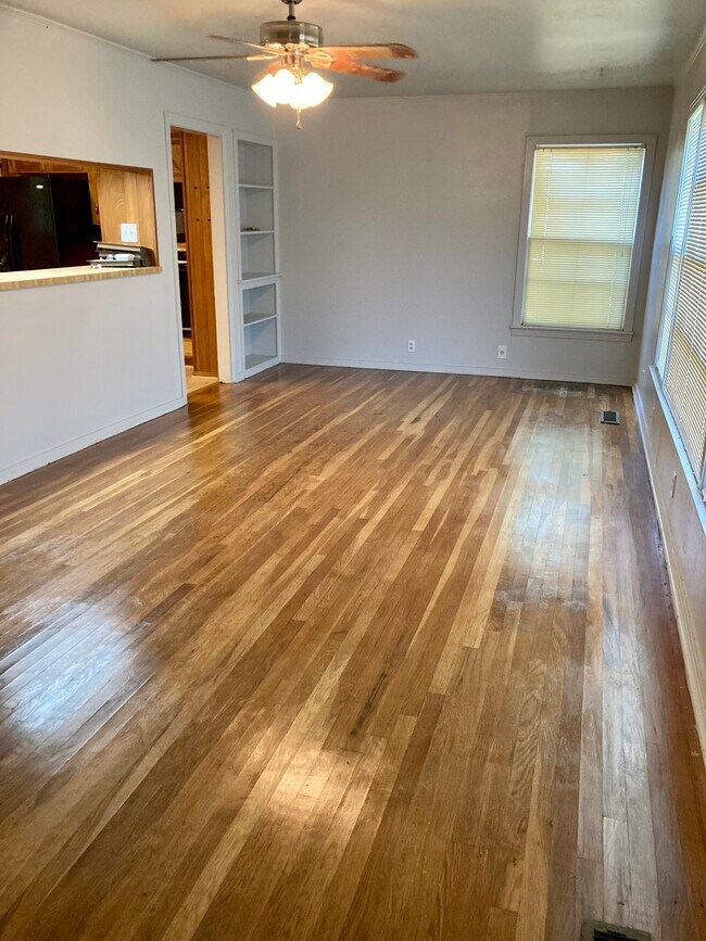 Sala de estar - 1320 Stephens Ave