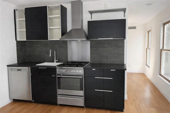Foto del edificio - 566 Rankin St NE