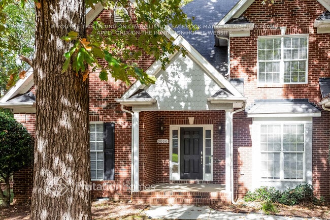 Building Photo - 3000 Telefair Ln