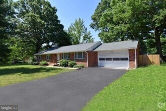 Building Photo - 8800 McNair Dr