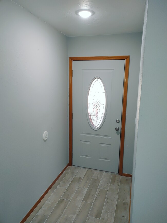 Foto del edificio - 732 Waterview Rd