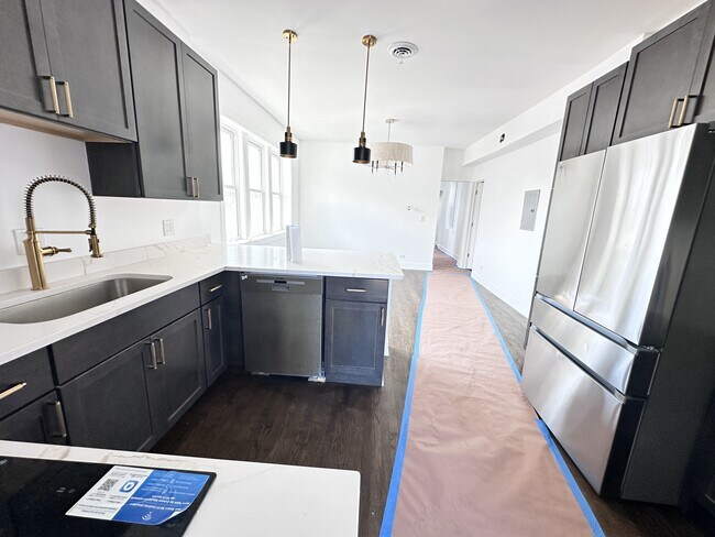 Foto del edificio - 5011 N Troy St