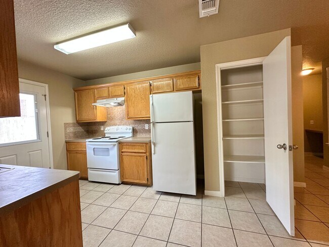 Foto del edificio - 2503 Cody Poe Rd