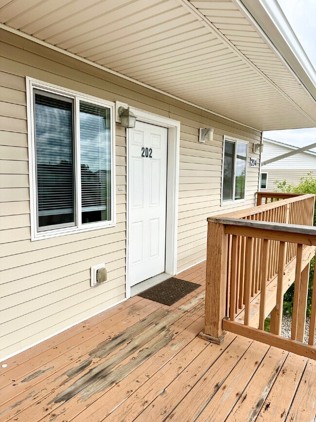 Building Photo - Upper-Level 2-Bedroom Apartment with Porch...