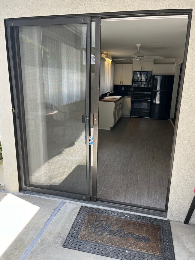 Building Photo - GREAT CORONA DEL MAR 1 BR/1 BA APT.