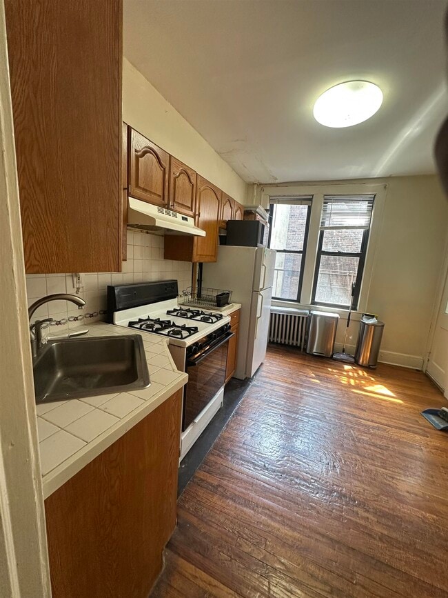 Building Photo - 267 8th St