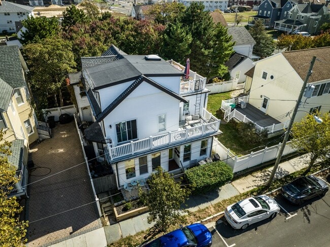 Building Photo - 1102 Heck St