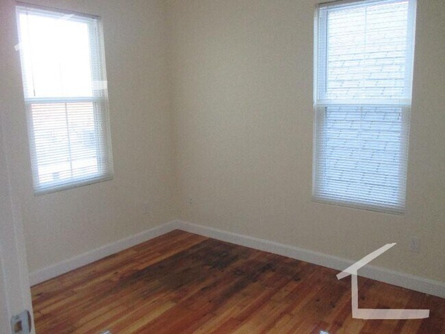 Foto del edificio - 3 bed in brookline village