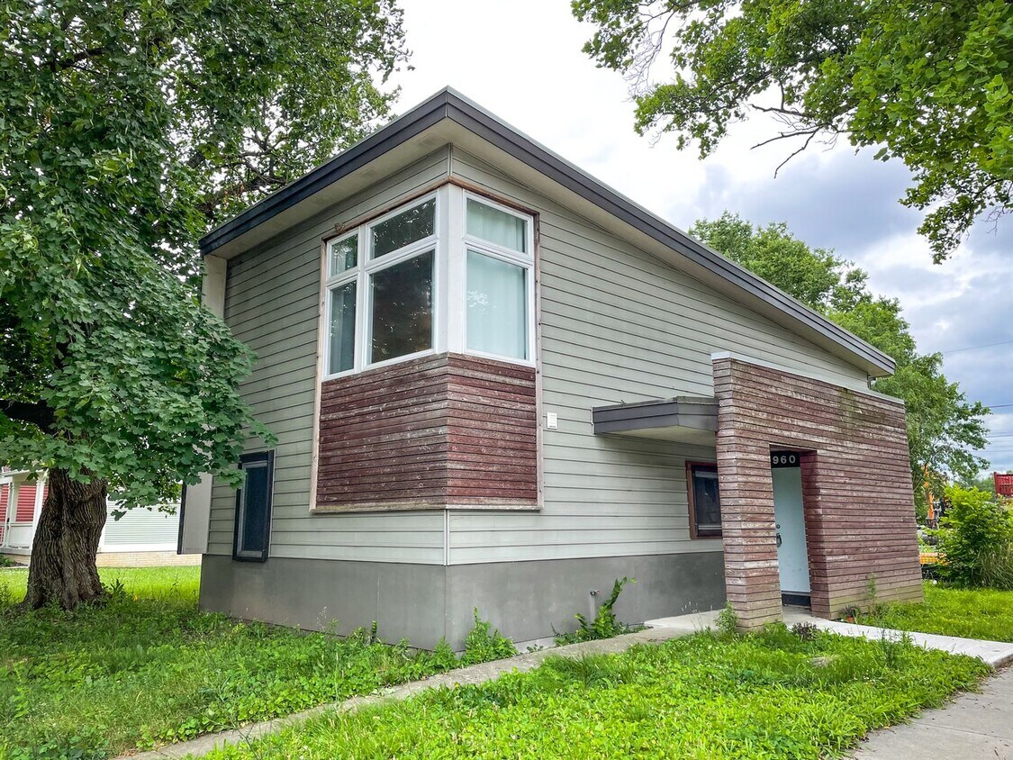 1960 North Bellefontaine Street Apartment for Rent in Indianapolis