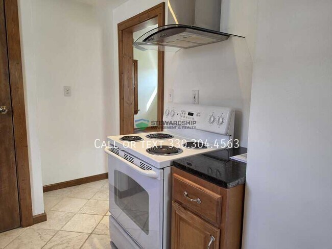 Building Photo - 1717 Bedford Ave SW