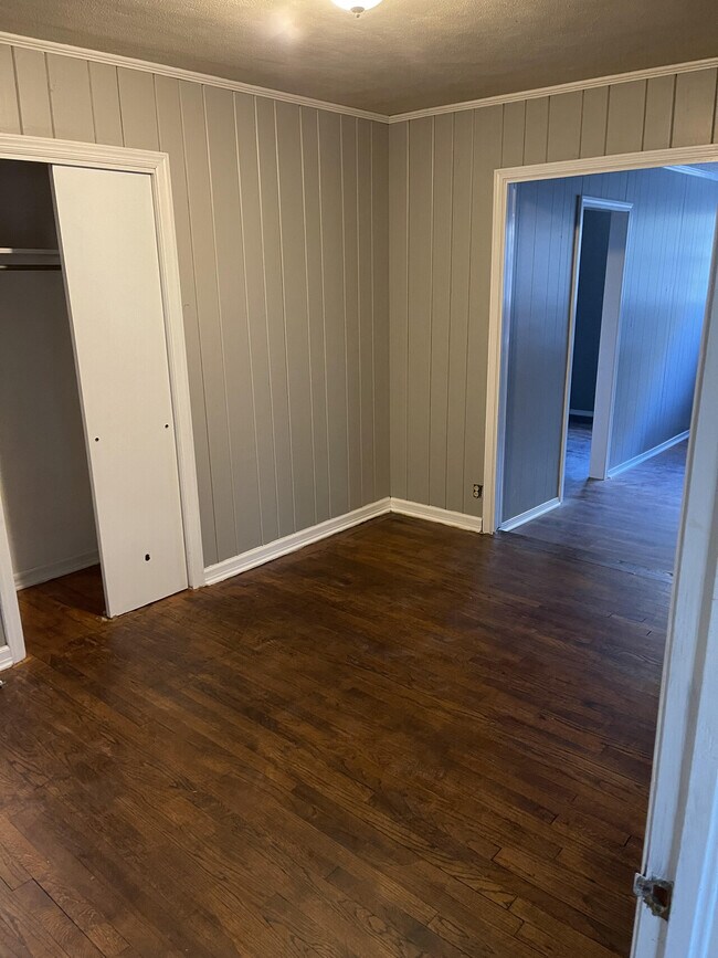 Building Photo - 406 Myrtlewood Ave