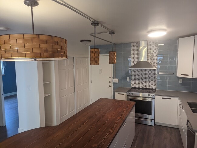 Kitchen - 1121 Albion St