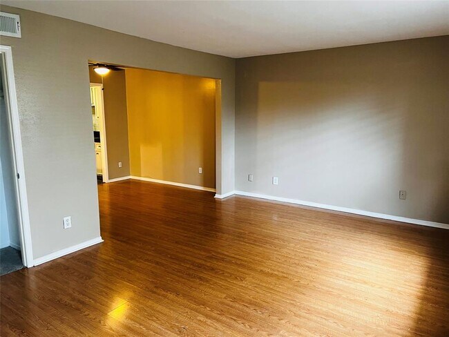 Building Photo - 1069 Willow Oaks Cir