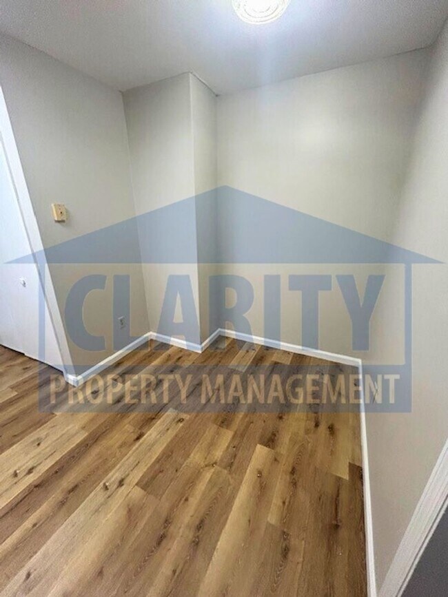 Foto del edificio - 3014/3016 Blue Springs Rd