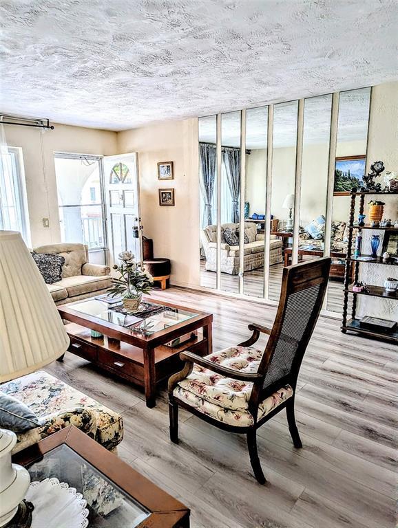 Foto del edificio - 2433 Brazilia Dr