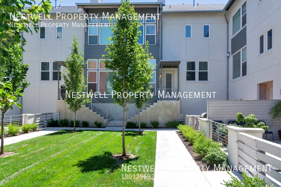 Primary Photo - Spacious Daybreak Townhome