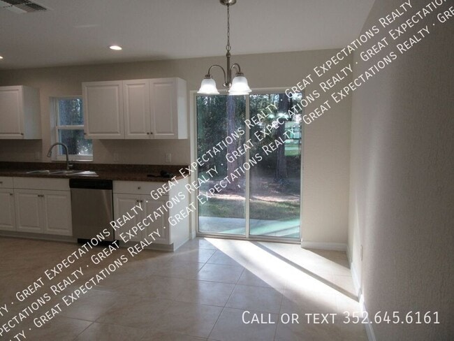 Building Photo - 20 Locust Dr