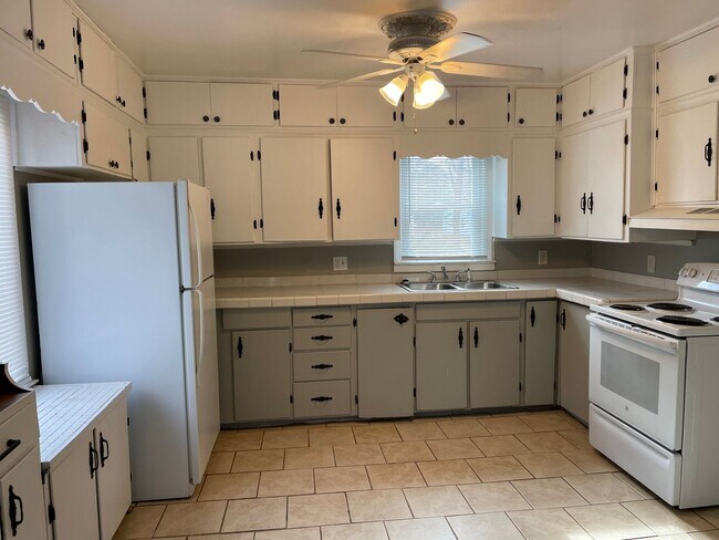 Foto del edificio - Three Bedroom Home in Gastonia