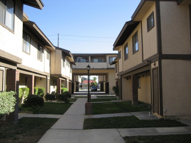 Building Photo - 119 S Magnolia Ave