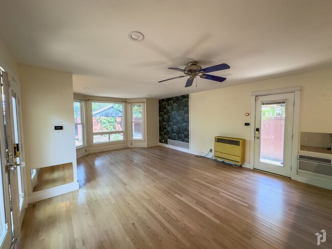 Building Photo - Chico Home with In-Law Suite