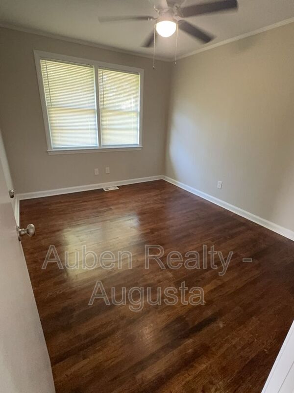 Foto del edificio - 3524 Rainbow Rd