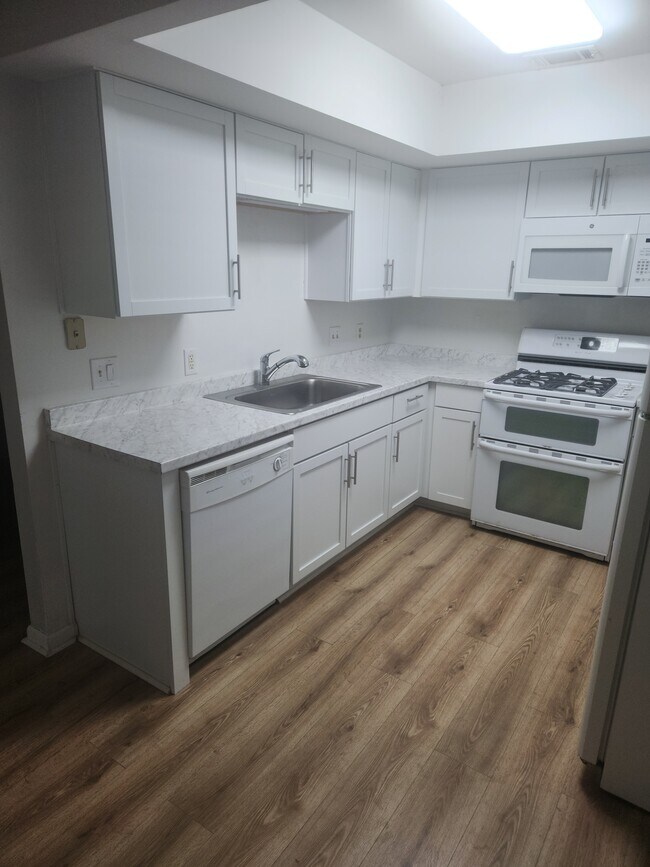 Building Photo - 27 9th St