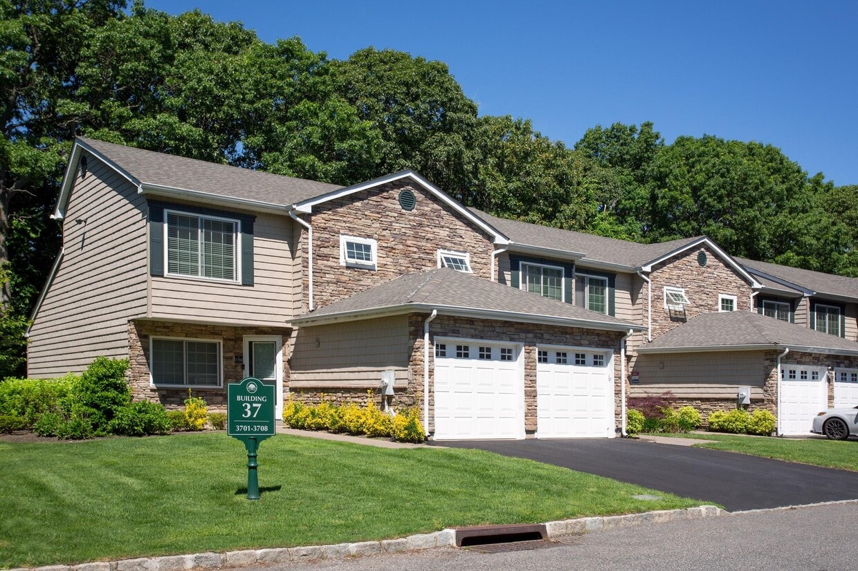 Building Photo - 606 Townehouse Dr