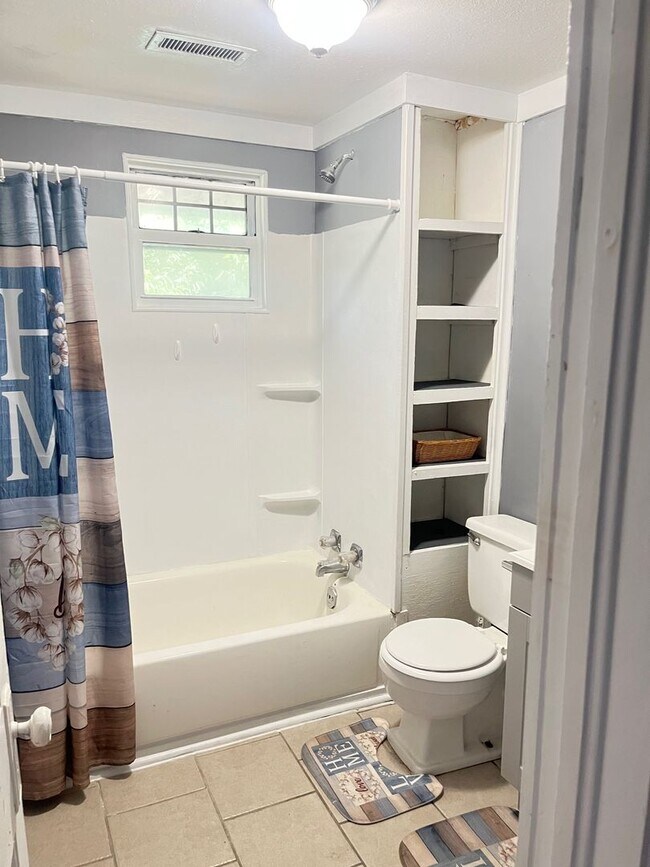 Foto del edificio - Cozy 2 Bedroom 1 Bath Townehome