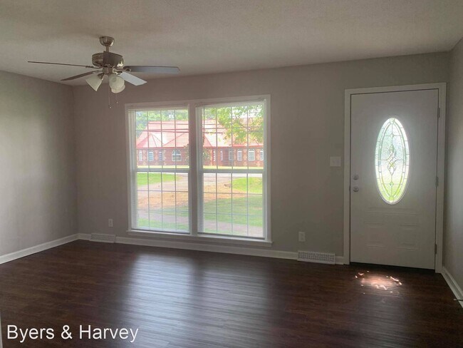 Foto del edificio - 3 br, 1.5 bath House - 1888 Old Trenton Road