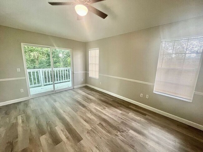 Building Photo - 1495 Creekside Cir