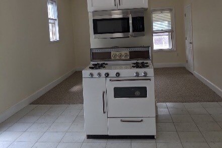 Primary Photo - 61 Ward St