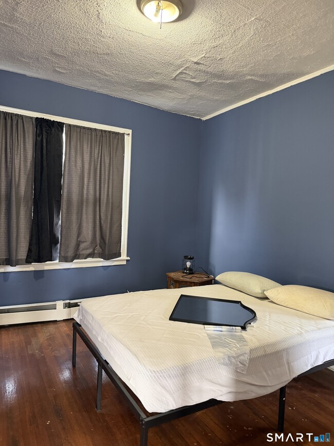 Building Photo - 502 Edgewood St