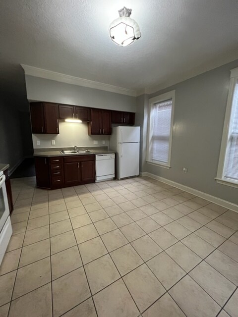 Foto del edificio - 886 E Livingston Ave