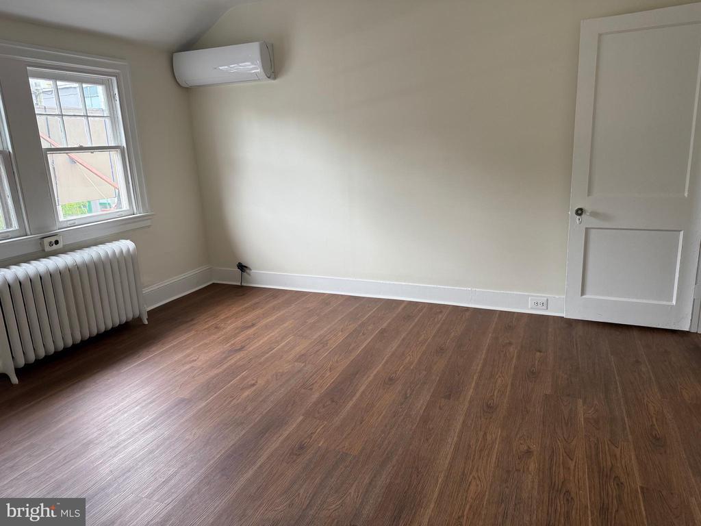 Foto principal - 733 Montgomery Ave