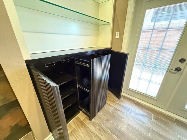 Foto del edificio - 10555 Turtlewood Ct