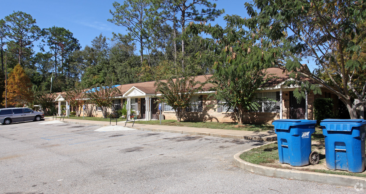 Foto principal - Pine Trace Apartments