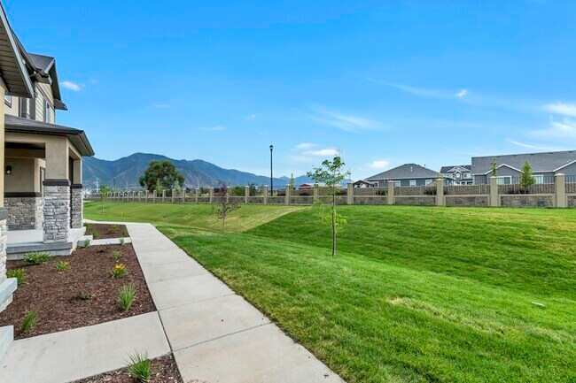 Building Photo - 793 N 2560 E
