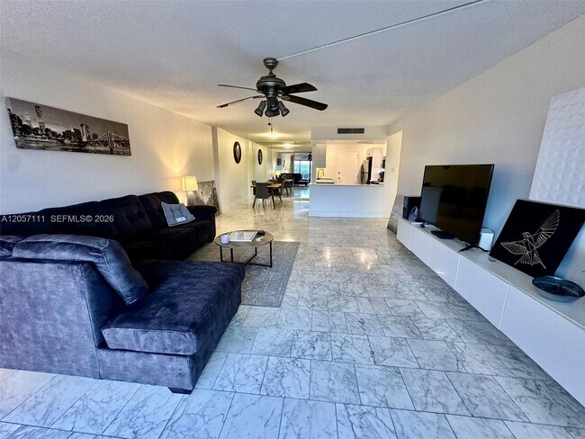 Foto del edificio - 800 NE 195th St