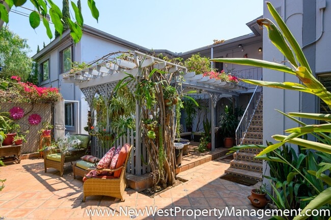 Building Photo - Charming Golden Hill 1 Bedroom, Available ...