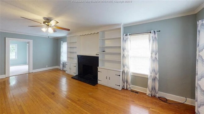 Building Photo - 224 Green Oak Dr