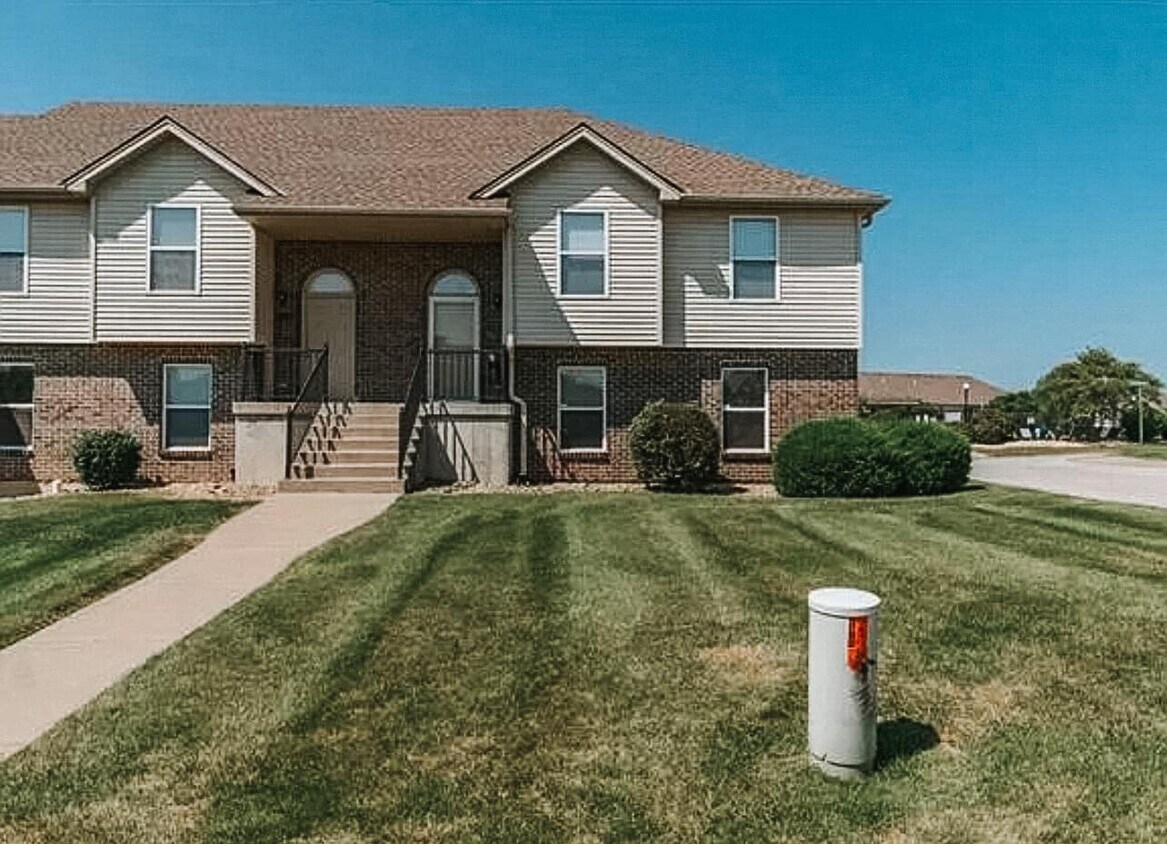 Primary Photo - 8609 N Mersington Ln