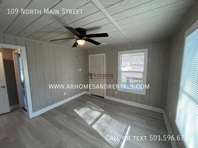 Building Photo - 109 N Main