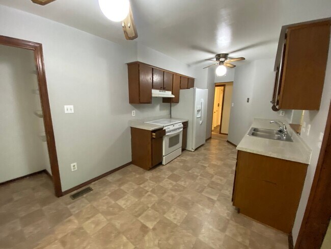 Foto del edificio - Charming Victorian Ranch Home with 3 Bedro...