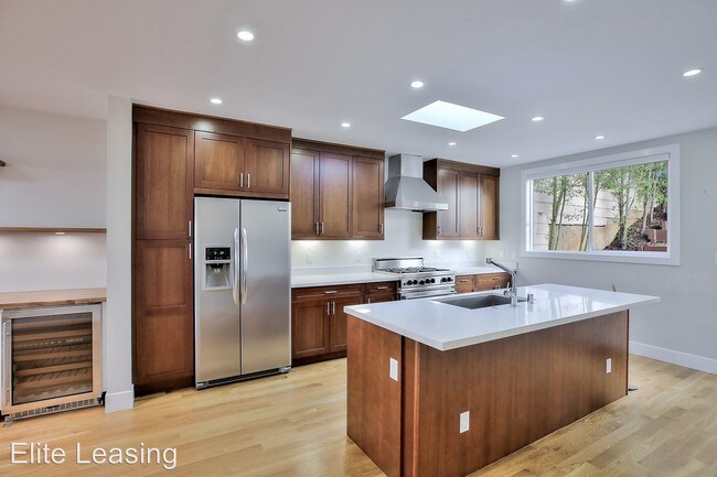 Building Photo - 2 br, 2 bath House - 360 Chenery Street